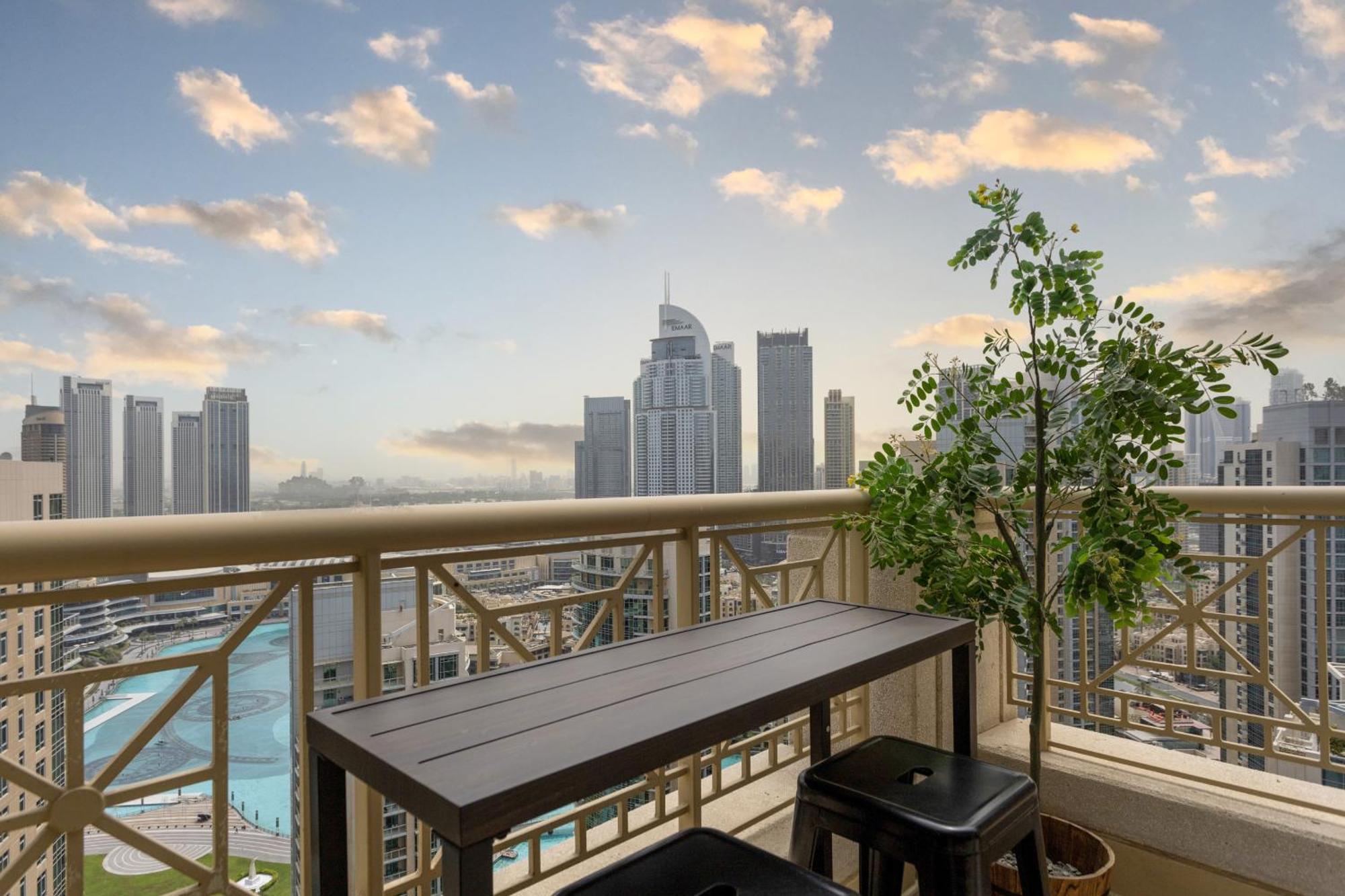 Luxury 2Br Downtown Apt With Burj Khalifa Views Dubai Luaran gambar
